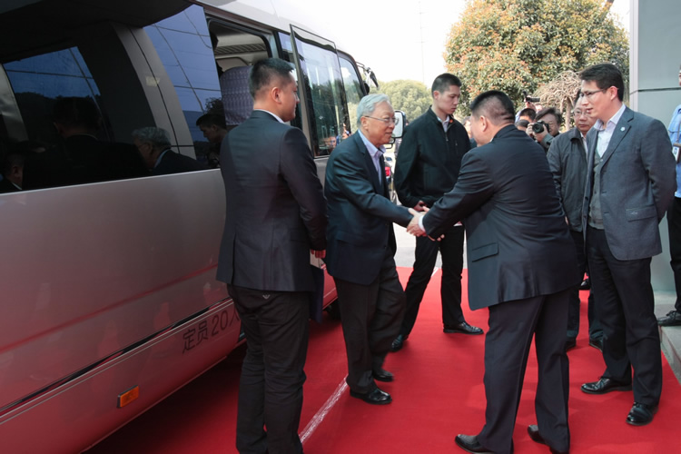 原全國(guó)人大副委員長(zhǎng)科技界泰斗路甬祥視察華通氣動(dòng)